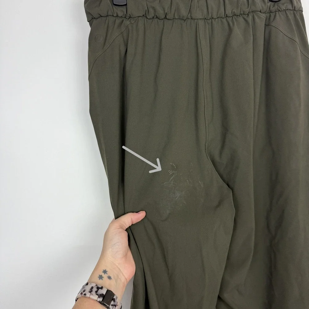 Lululemon On The Fly Jogger Dark‎ Olive Green Elastic Waist Size 8 FLAWED